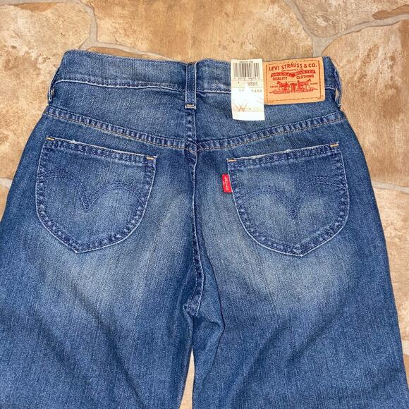 NWT Y2k Vintage Levi's Cropped Mom Jeans, Medium Blue Denim Wash, Size 26 - Picture 5 of 10